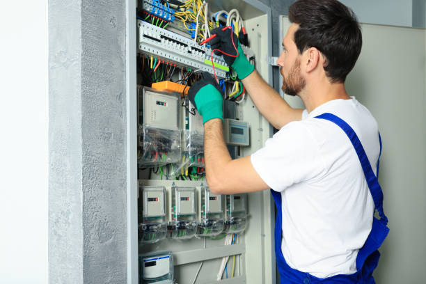 Best Circuit Breaker Repair  in Hales Corners, WI